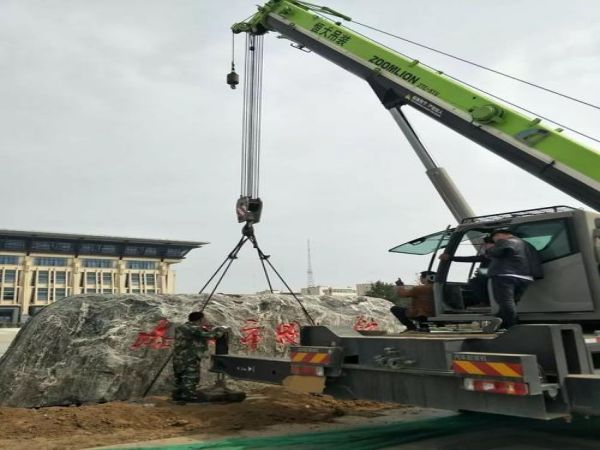 汤原县吊车出租公司电话_吊车出租告诉你汽车吊车的分类